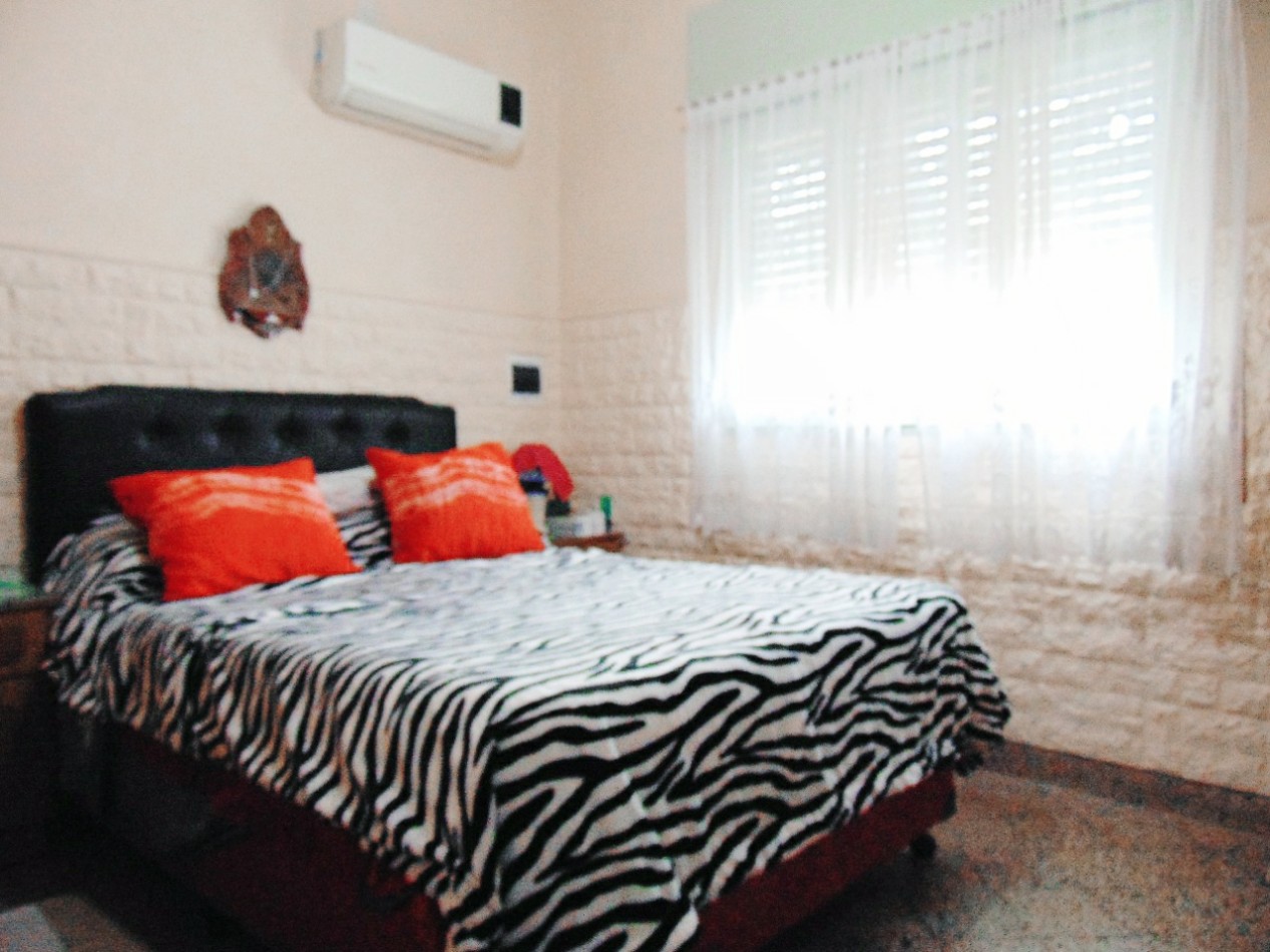 CASA DE 2 DORMITORIOS, PATIO Y COCHERA