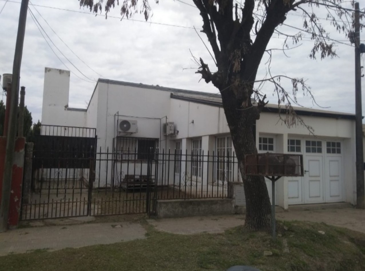 Frutos 2764 Casa 2 dorm/cochera y patio verde, se vende en Barrio Villa Lujan, Santo Tome.