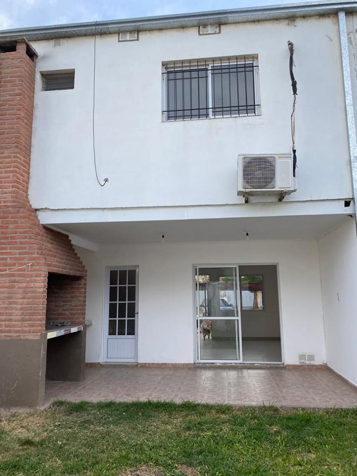 SE VENDE DUPLEX EN SANTO TOME. UBICADO EN SANTIAGO DEL ESTERO AL 29.