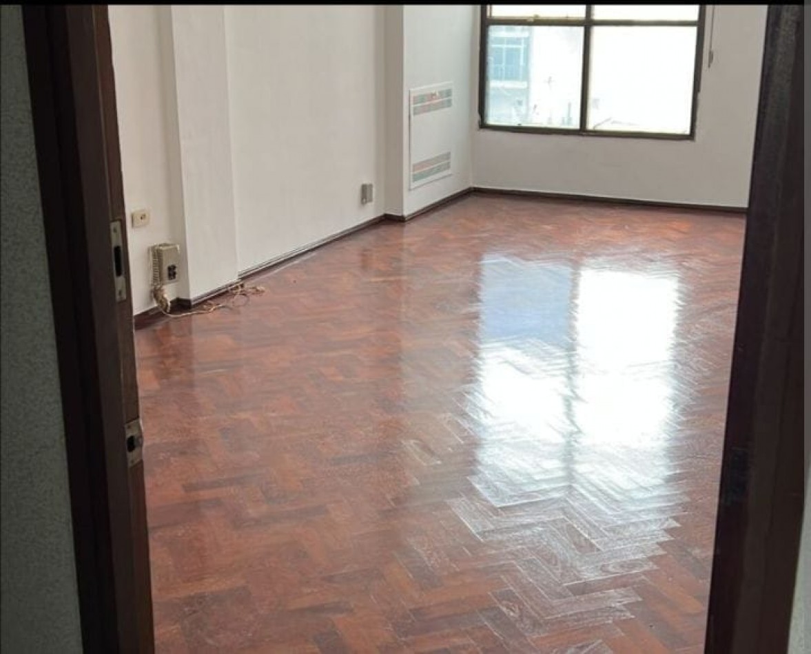 SE VENDEN  2 OFICINAS EN EL EDIFICIO HERMES, 3 PISO, OFICINAS 12 Y 13. SE VENDEN JUNTAS. EXCELENTE PRECIO. PRIMERA JUNTA 2507.