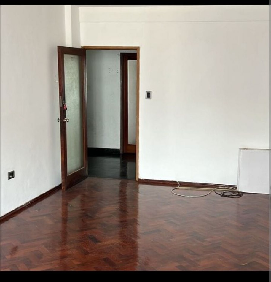 SE VENDEN  2 OFICINAS EN EL EDIFICIO HERMES, 3 PISO, OFICINAS 12 Y 13. SE VENDEN JUNTAS. EXCELENTE PRECIO. PRIMERA JUNTA 2507.