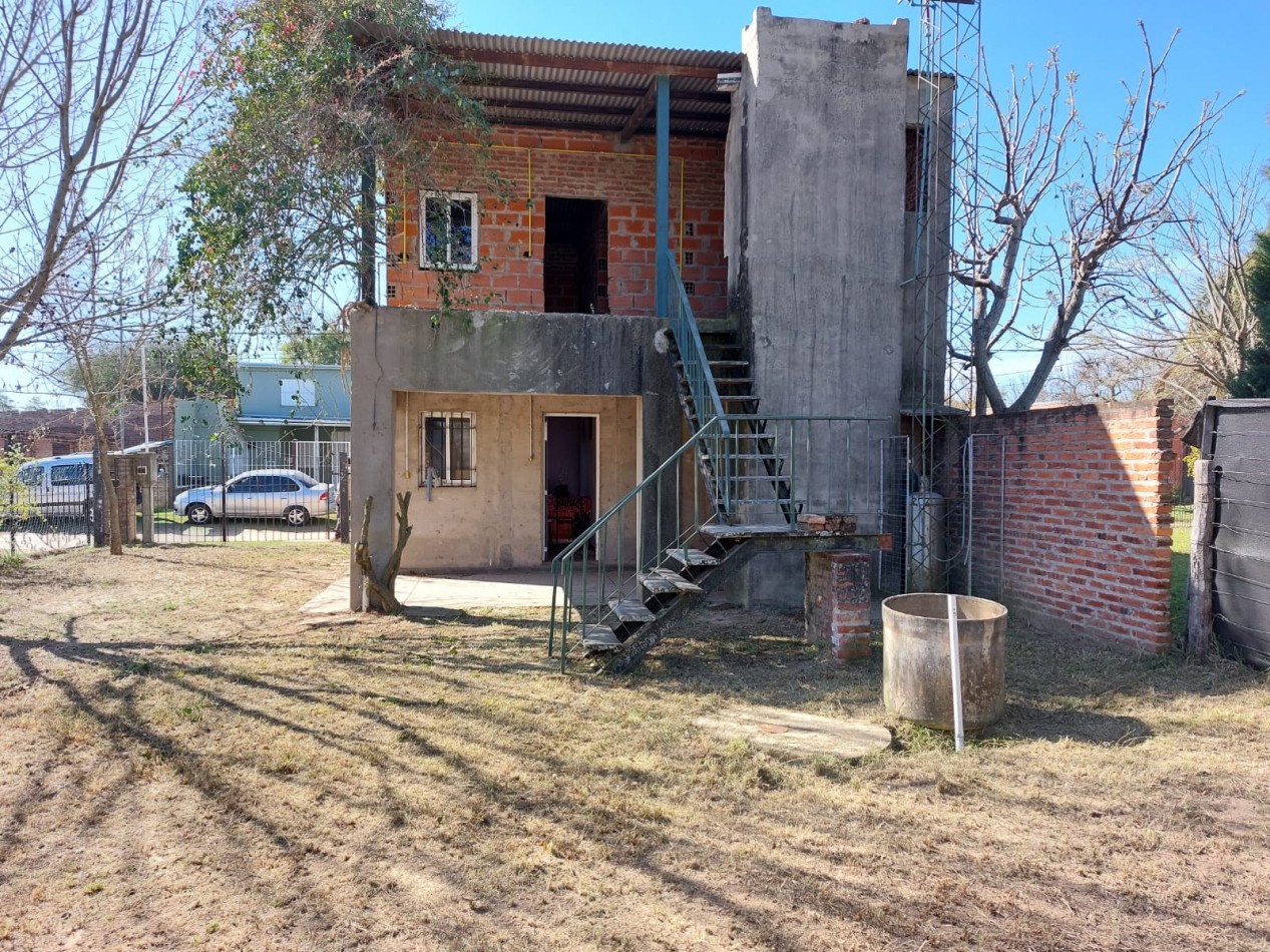 CASA DE DOS PLANTAS EN CAYASTA