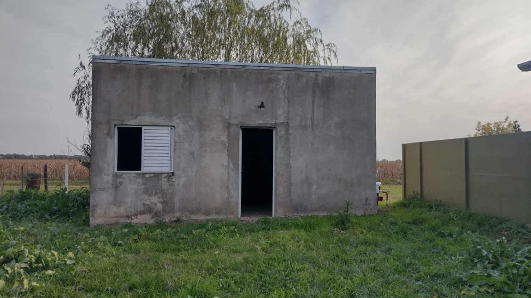 CASA EN CONSTRUCCION A 50 MTS DEL RIO EN COL. MASCIAS