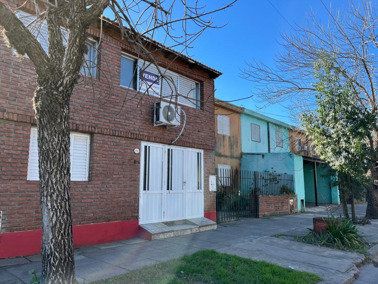 CASA DE DOS PLANTAS EN BARRIO EL POZO!! 