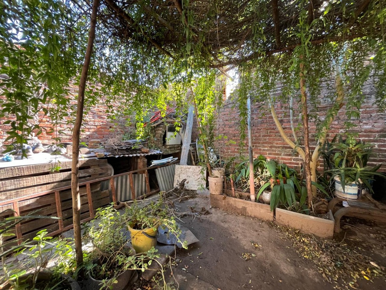 CASA DE DOS PLANTAS EN BARRIO EL POZO!! 