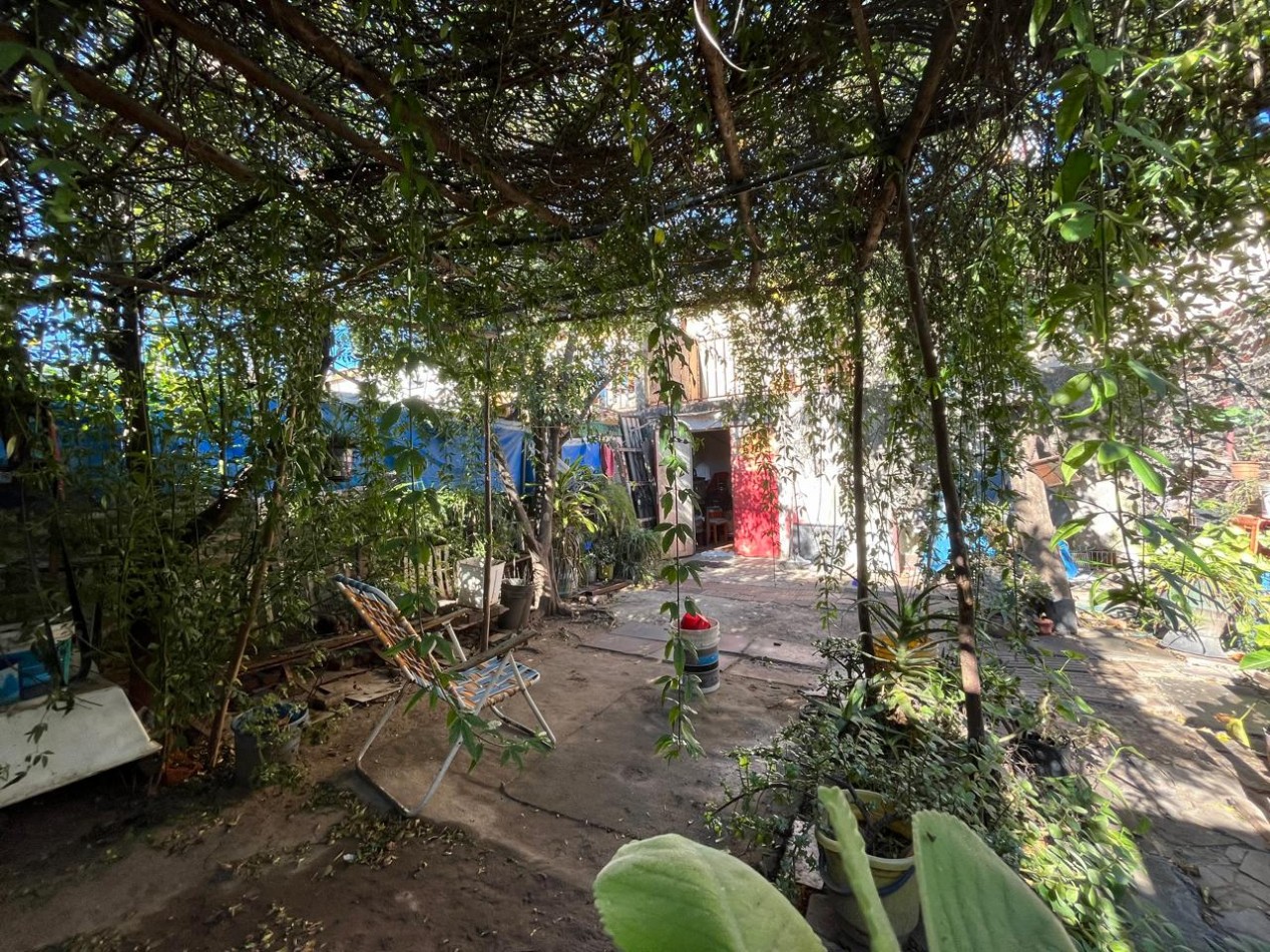 CASA DE DOS PLANTAS EN BARRIO EL POZO!! 