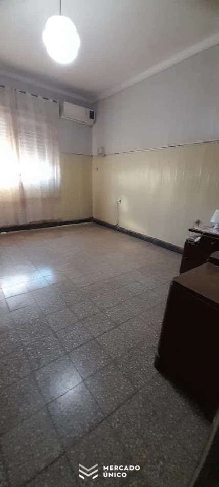 Casa  2 Dorm, en Ma Selva Patio Verde y con todos los servicios activos. A metros de Av Galicia y Alberdi Pje Boneo 1538 