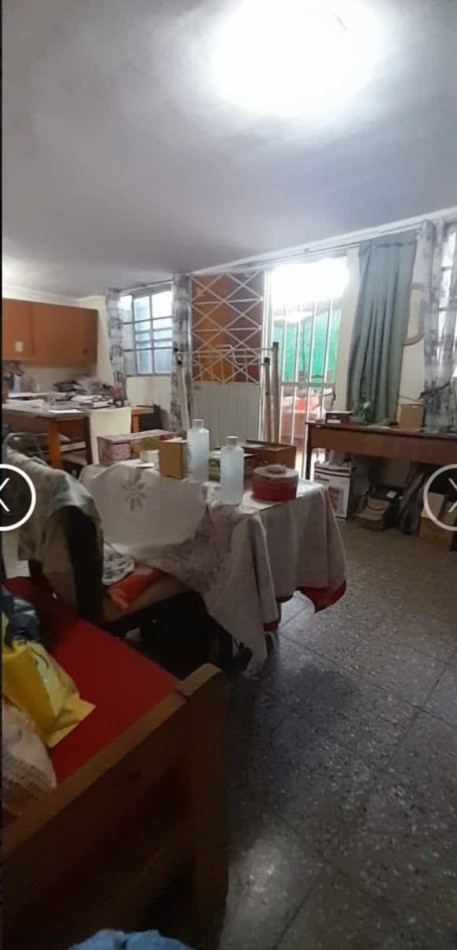 Casa  2 Dorm, en Ma Selva Patio Verde y con todos los servicios activos. A metros de Av Galicia y Alberdi Pje Boneo 1538 