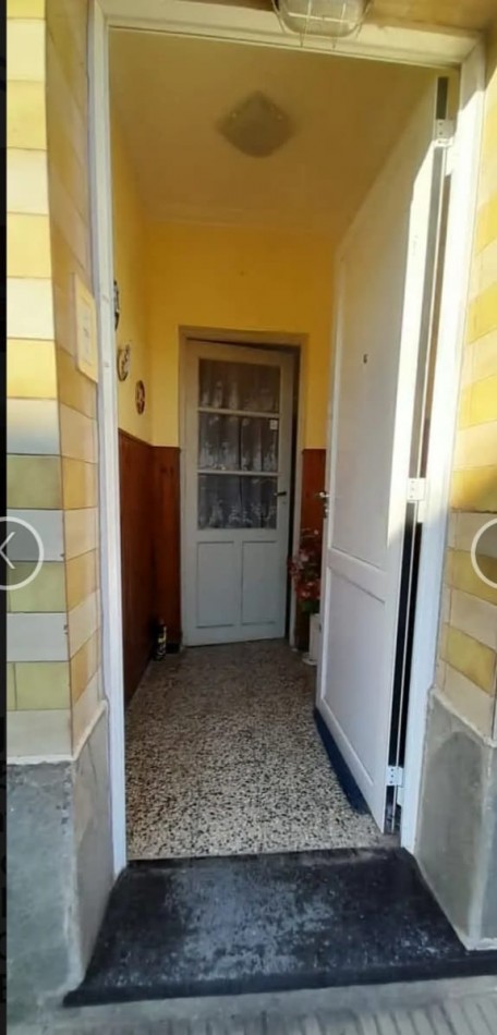 Casa  2 Dorm, en Ma Selva Patio Verde y con todos los servicios activos. A metros de Av Galicia y Alberdi Pje Boneo 1538 