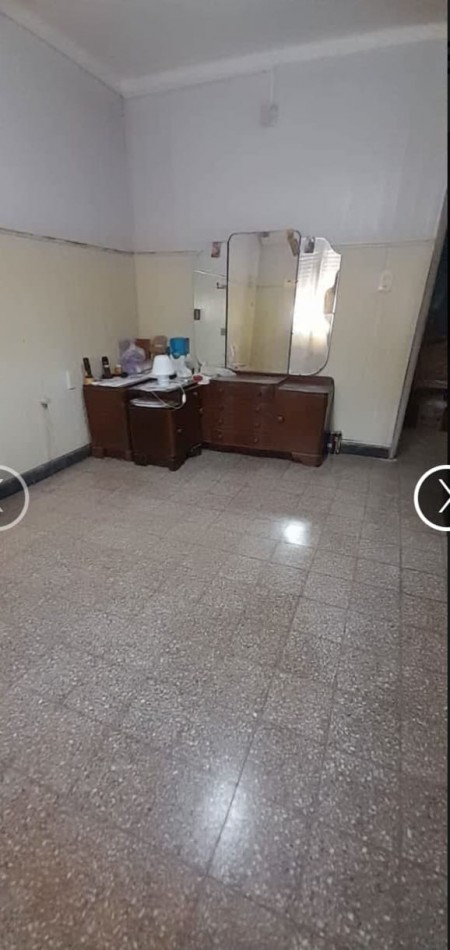 Casa  2 Dorm, en Ma Selva Patio Verde y con todos los servicios activos. A metros de Av Galicia y Alberdi Pje Boneo 1538 