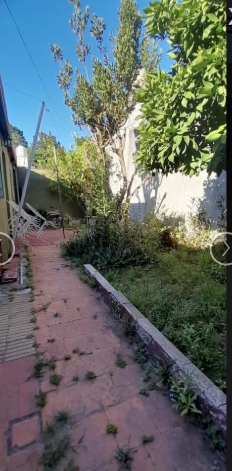 Casa  2 Dorm, en Ma Selva Patio Verde y con todos los servicios activos. A metros de Av Galicia y Alberdi Pje Boneo 1538 