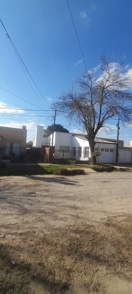 Oportunidad Casa 2 Dorm/ Cochera y Gran Patio Verde Frutos 2764,Villa Lujan, Santo Tome.