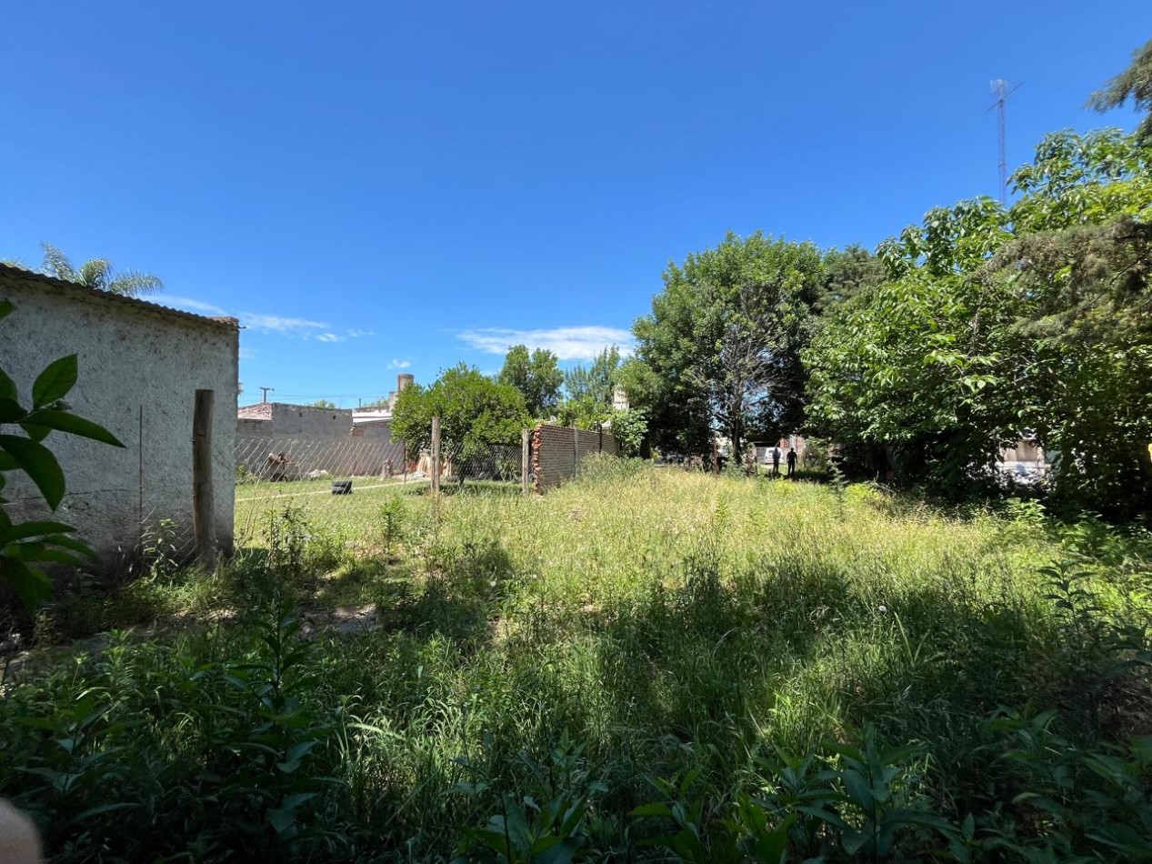 TERRENO EXCELENTE UBICACION Y MEDIDAS !! IDEAL INVERSION O PRIMERA VIVIENDA EN ZONA URBANA !!