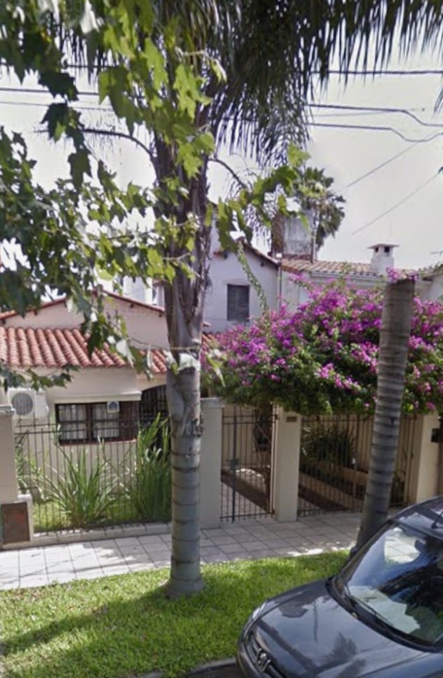 CASA CON 3 DORMITORIOS+ESTUDIO+PATIO VERDE GRANDE Y PISCINA A METROS DE LA COSTANERA