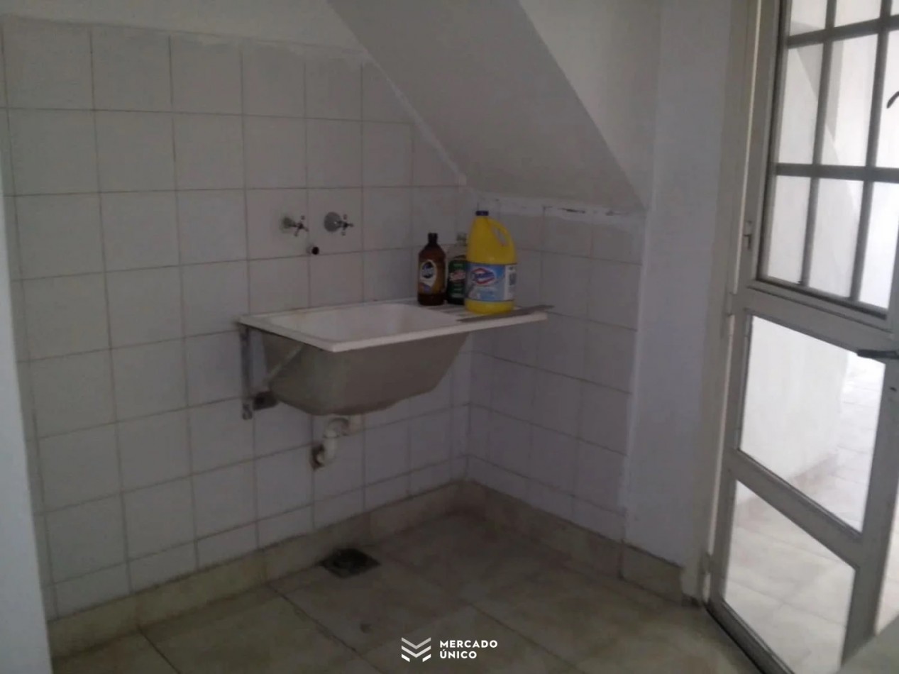 CASA CON 3 DORMITORIOS+ESTUDIO+PATIO VERDE GRANDE Y PISCINA A METROS DE LA COSTANERA
