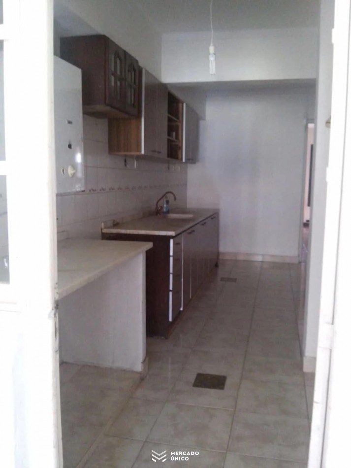 CASA CON 3 DORMITORIOS+ESTUDIO+PATIO VERDE GRANDE Y PISCINA A METROS DE LA COSTANERA