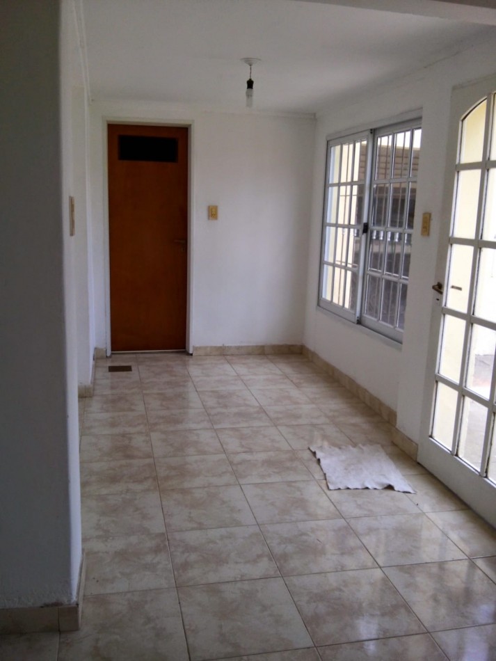 CASA CON 3 DORMITORIOS+ESTUDIO+PATIO VERDE GRANDE Y PISCINA A METROS DE LA COSTANERA