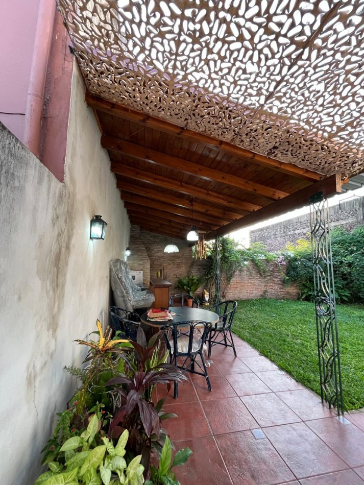 CASA DE CATEGORIA + LOCAL SOBRE AVDA EXCELENTE ESTADO !! IMPERDIBLE !!
