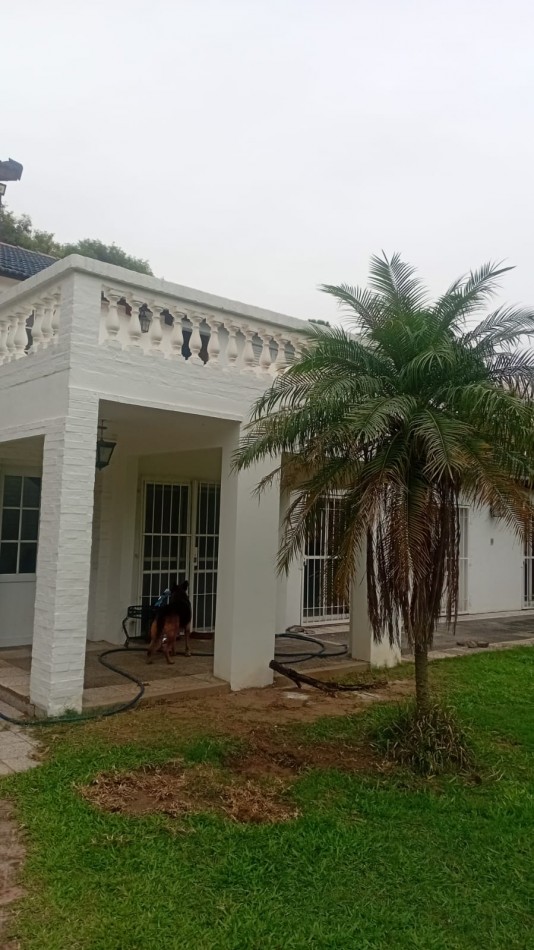 IMPONENTE CASA EN VILLA CALIFORNIA