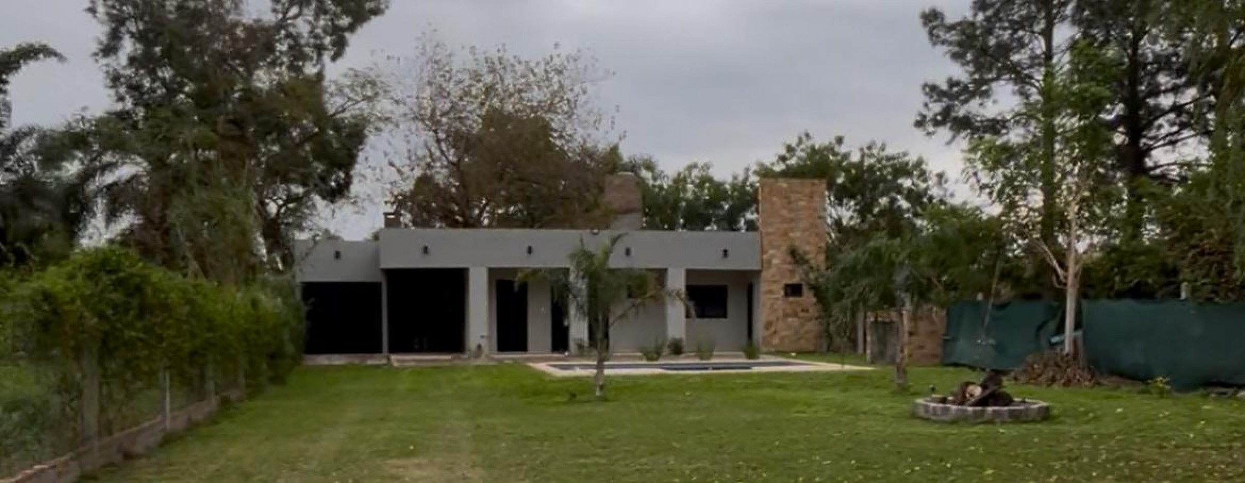 CASA QUINTA EN ARROYO LEYES EXCELENTE UBICACION Y ESTADO !! INVERSORES O PRIMERA VIVIENDA !!