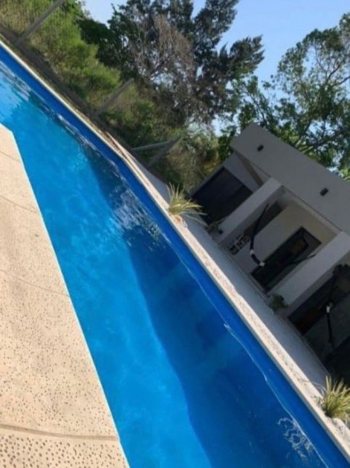 CASA QUINTA EN ARROYO LEYES EXCELENTE UBICACION Y ESTADO !! INVERSORES O PRIMERA VIVIENDA !!