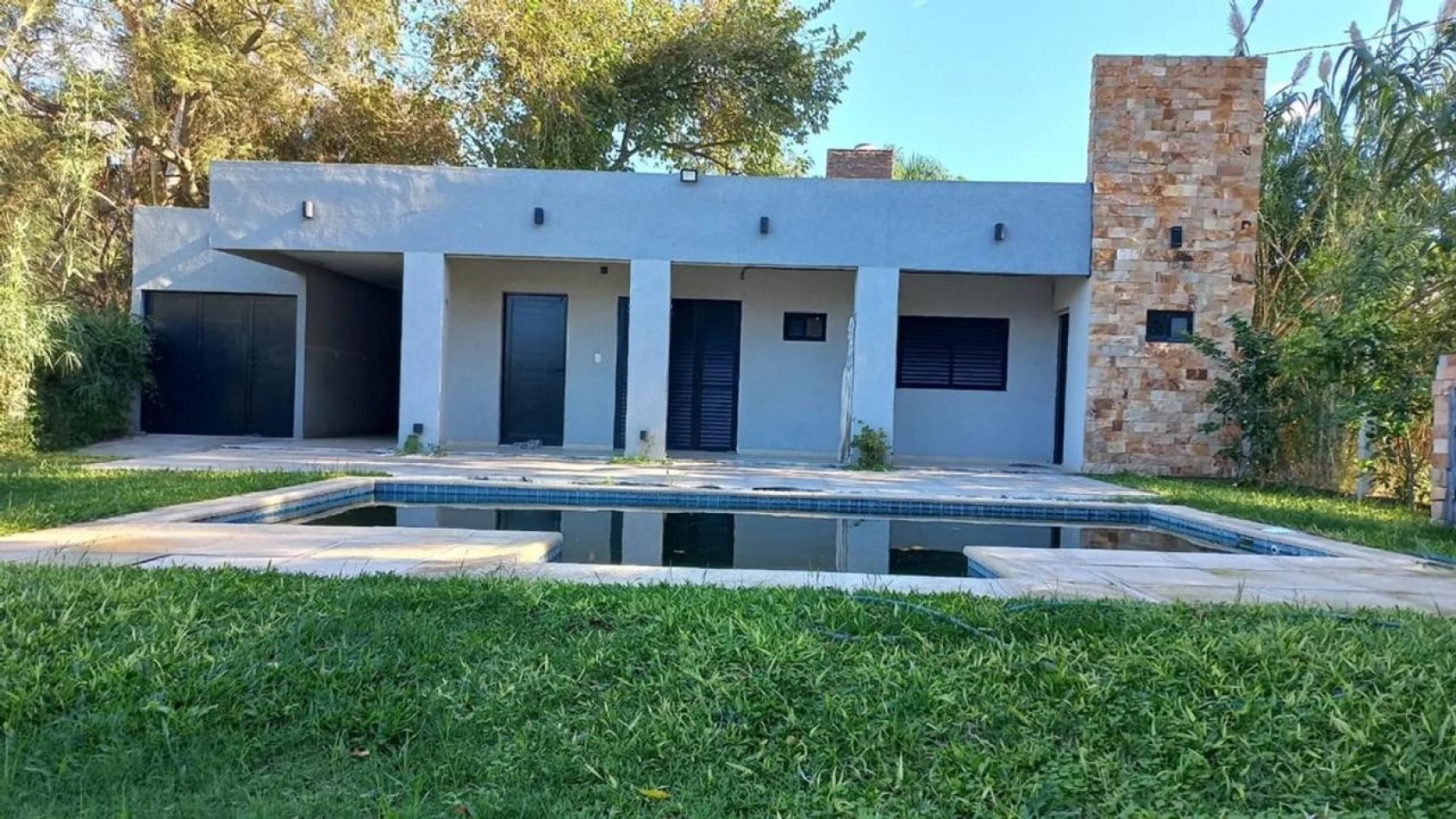 CASA QUINTA EN ARROYO LEYES EXCELENTE UBICACION Y ESTADO !! INVERSORES O PRIMERA VIVIENDA !!