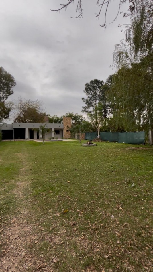 CASA QUINTA EN ARROYO LEYES EXCELENTE UBICACION Y ESTADO !! INVERSORES O PRIMERA VIVIENDA !!
