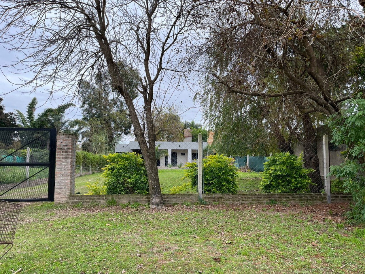 CASA QUINTA EN ARROYO LEYES EXCELENTE UBICACION Y ESTADO !! INVERSORES O PRIMERA VIVIENDA !!