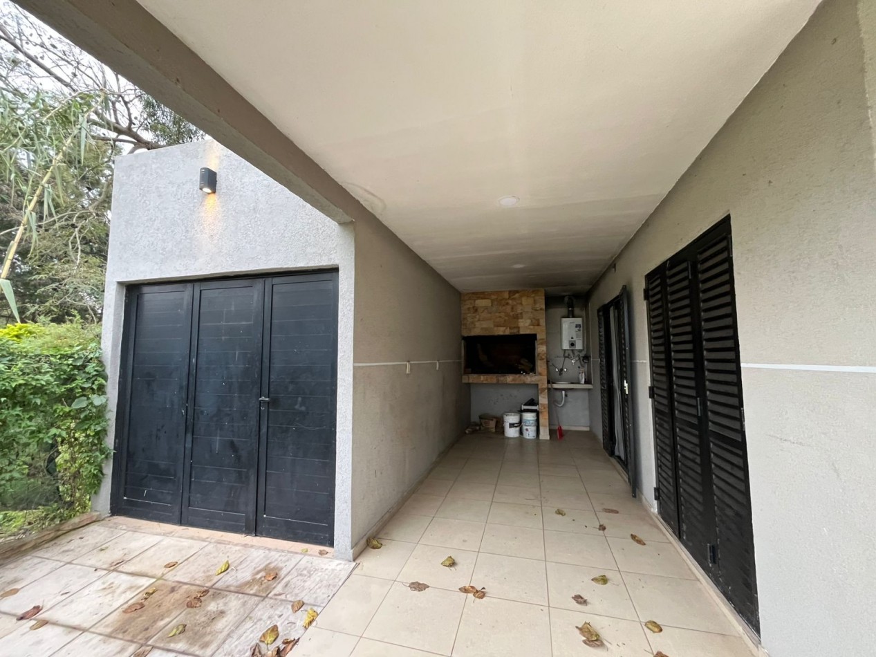 CASA QUINTA EN ARROYO LEYES EXCELENTE UBICACION Y ESTADO !! INVERSORES O PRIMERA VIVIENDA !!