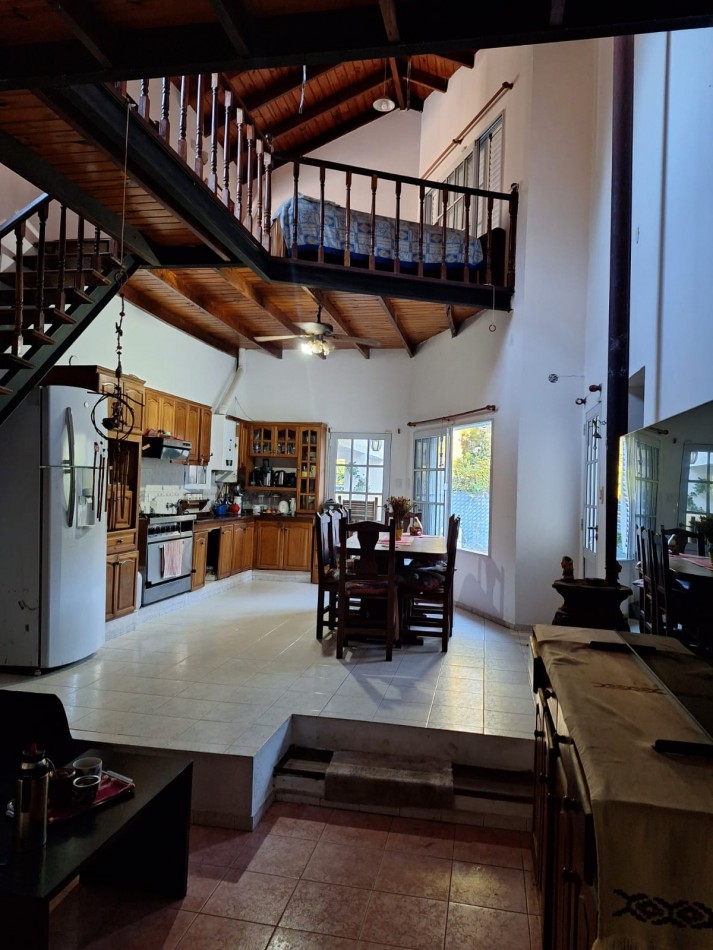 CASA QUINTA EN ARROYO LEYES EXCELENTE UBICACION Y ESTADO !! INVERSORES O PRIMERA VIVIENDA !!