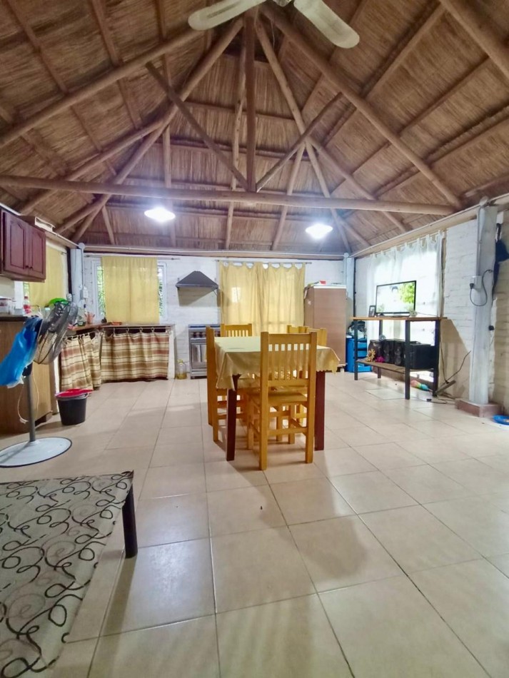 CASA QUINTA TIPO QUINCHO CON MUCHO VERDE Y PISCINA !! IMPERDIBLE !!