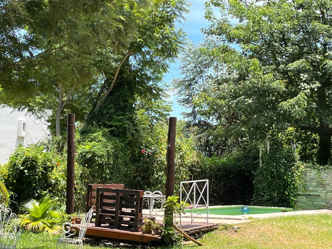CASA QUINTA TIPO QUINCHO CON MUCHO VERDE Y PISCINA !! IMPERDIBLE !!