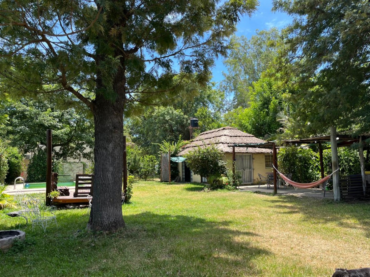 CASA QUINTA TIPO QUINCHO CON MUCHO VERDE Y PISCINA !! IMPERDIBLE !!