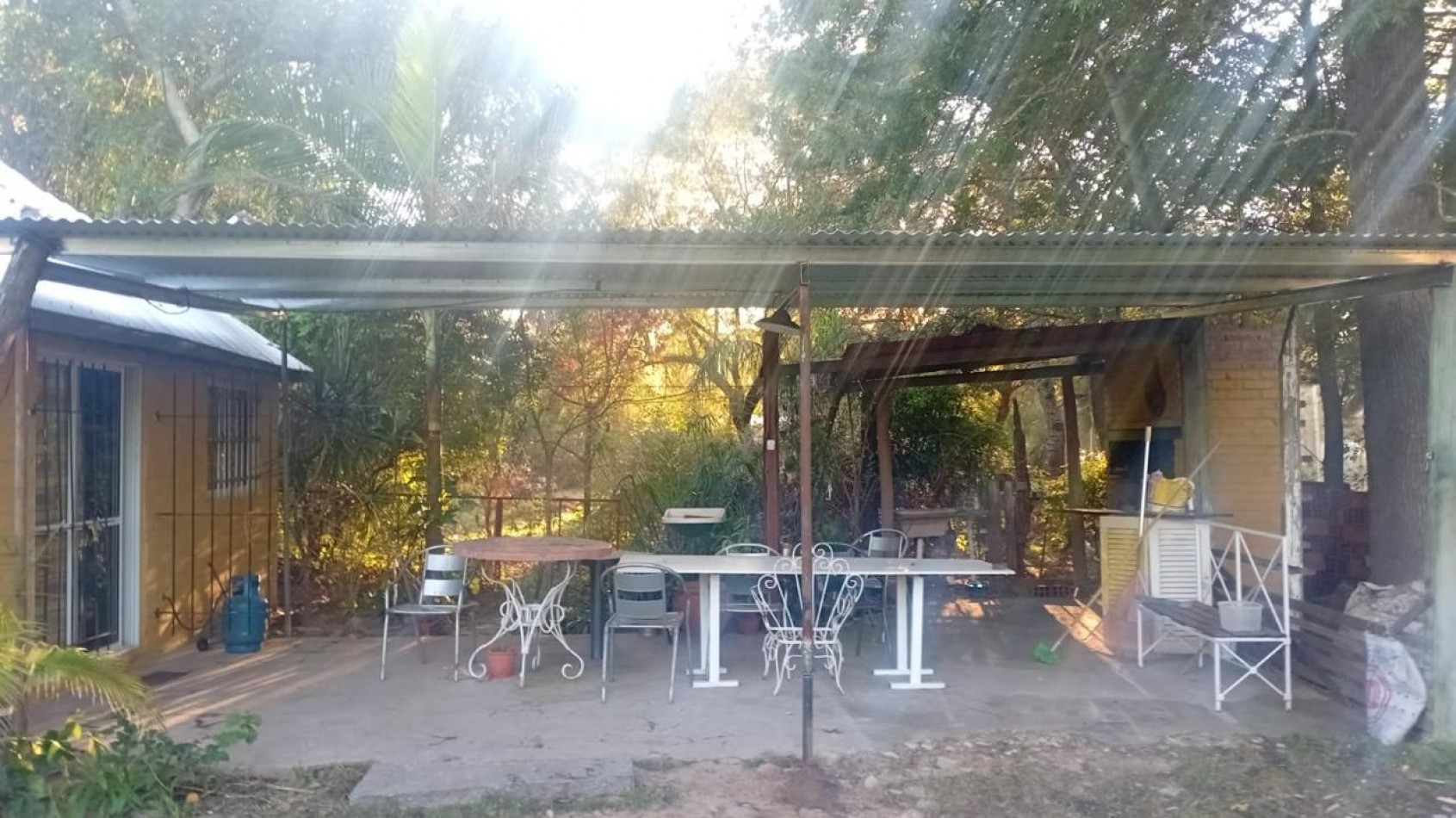 CASA QUINTA TIPO QUINCHO CON MUCHO VERDE Y PISCINA !! IMPERDIBLE !!