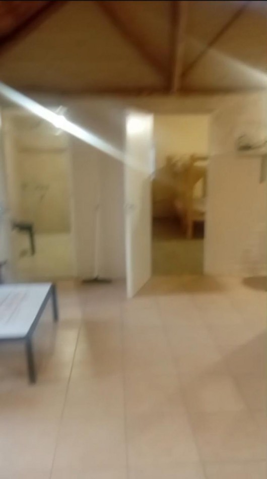 CASA QUINTA TIPO QUINCHO CON MUCHO VERDE Y PISCINA !! IMPERDIBLE !!