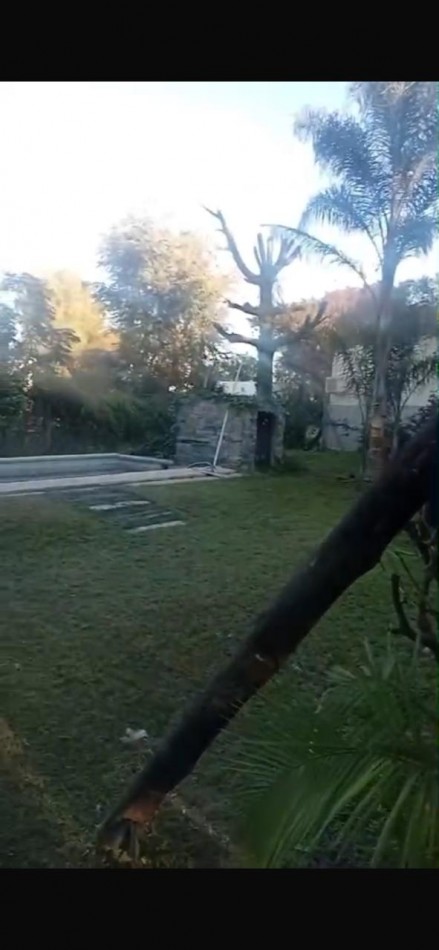 CASA QUINTA TIPO QUINCHO CON MUCHO VERDE Y PISCINA !! IMPERDIBLE !!