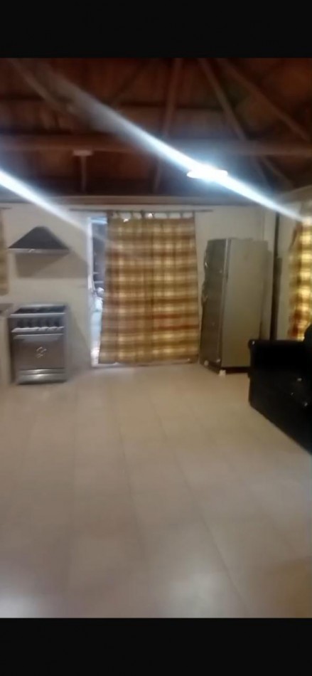 CASA QUINTA TIPO QUINCHO CON MUCHO VERDE Y PISCINA !! IMPERDIBLE !!