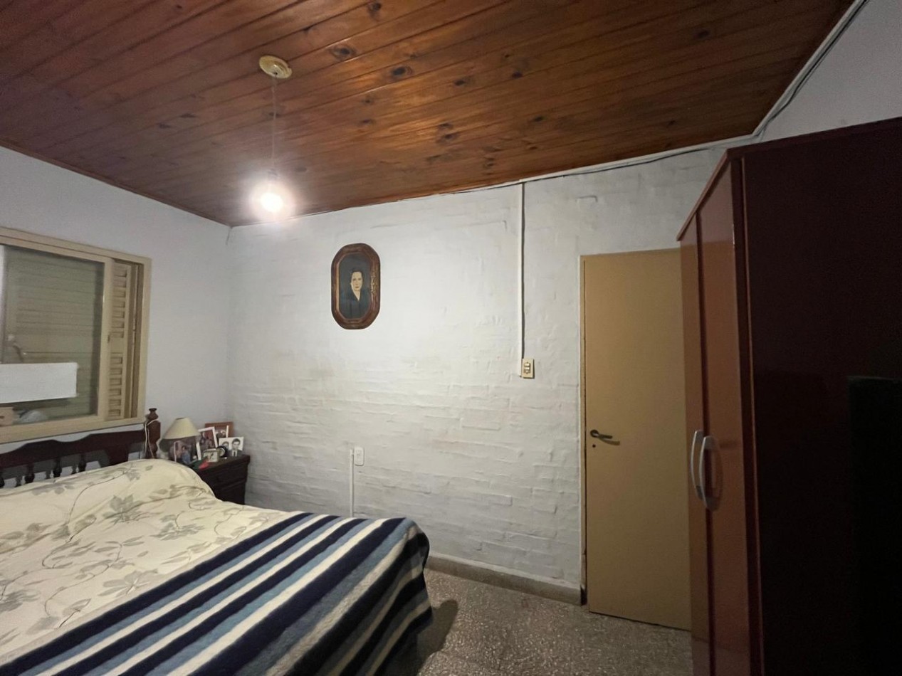 CASA + MONOAMBIENTE A LA VUELTA DE LAS 5 ESQUINAS UBICACION PRIVILEGIADA! OPORTUNIDAD UNICA!