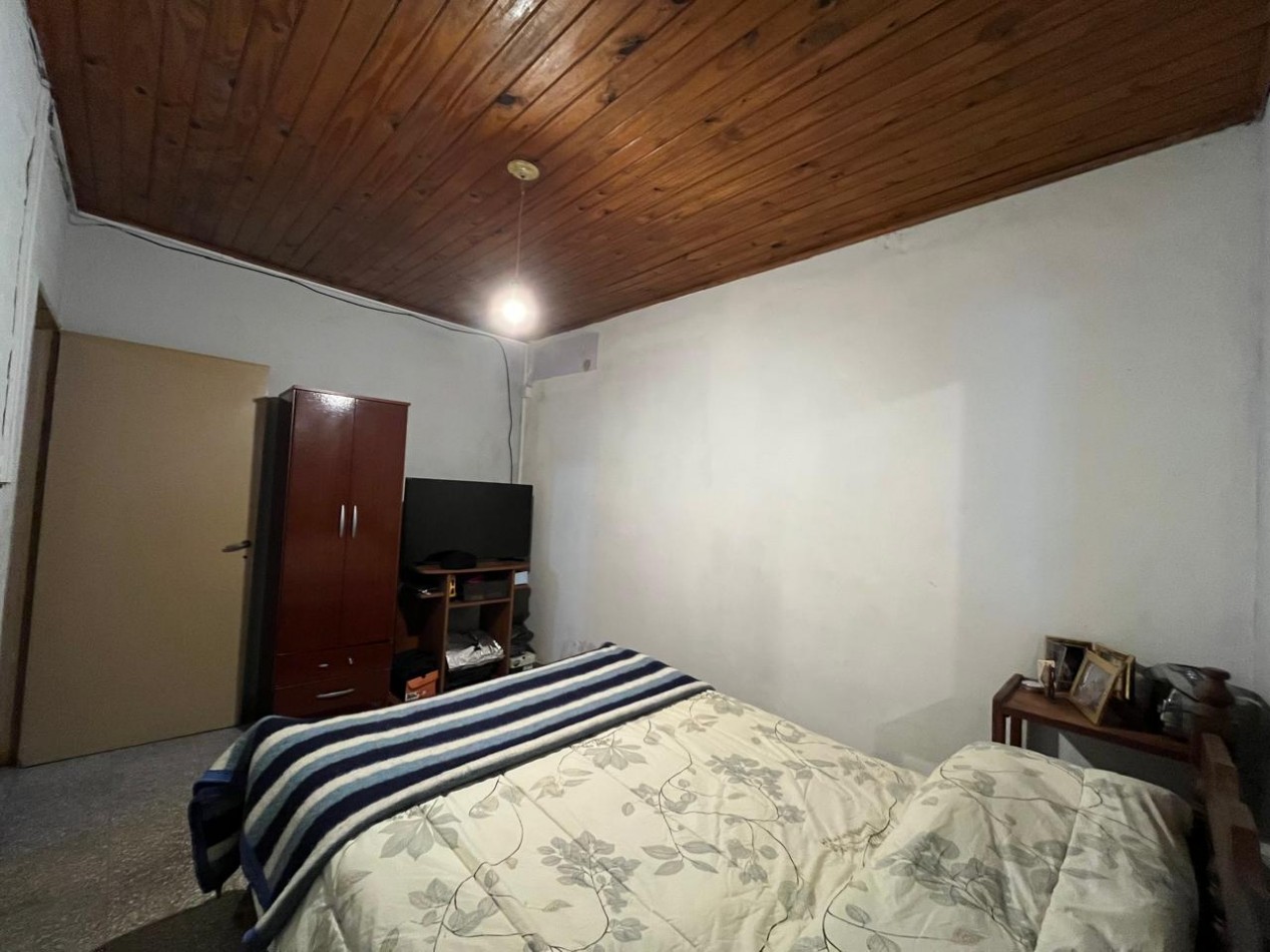 CASA + MONOAMBIENTE A LA VUELTA DE LAS 5 ESQUINAS UBICACION PRIVILEGIADA! OPORTUNIDAD UNICA!