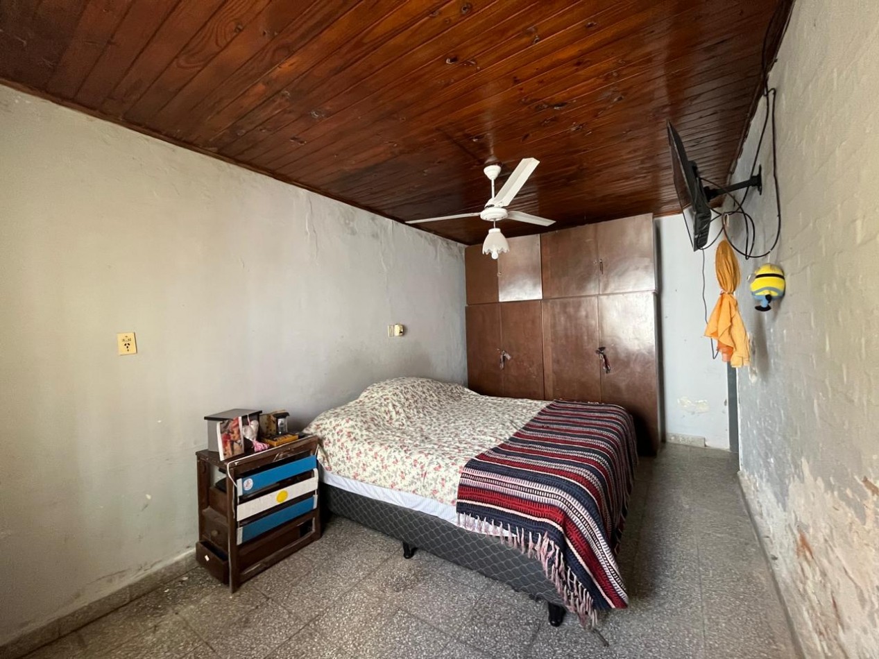 CASA + MONOAMBIENTE A LA VUELTA DE LAS 5 ESQUINAS UBICACION PRIVILEGIADA! OPORTUNIDAD UNICA!