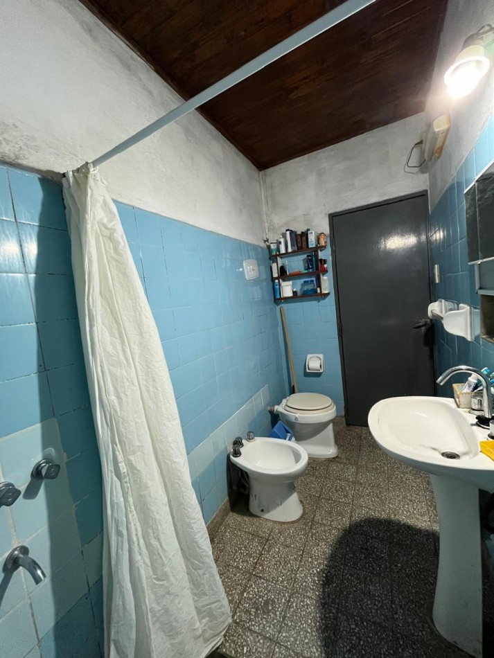 CASA + MONOAMBIENTE A LA VUELTA DE LAS 5 ESQUINAS UBICACION PRIVILEGIADA! OPORTUNIDAD UNICA!