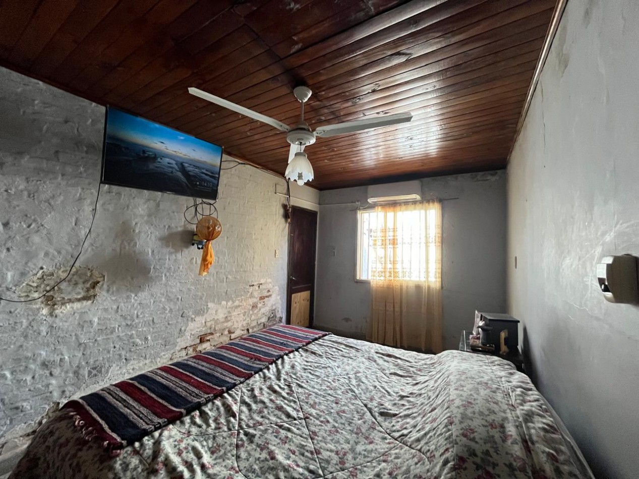 CASA + MONOAMBIENTE A LA VUELTA DE LAS 5 ESQUINAS UBICACION PRIVILEGIADA! OPORTUNIDAD UNICA!