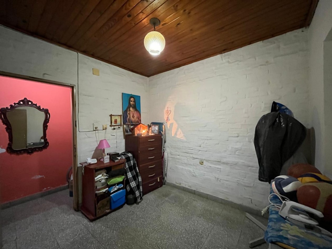 CASA + MONOAMBIENTE A LA VUELTA DE LAS 5 ESQUINAS UBICACION PRIVILEGIADA! OPORTUNIDAD UNICA!