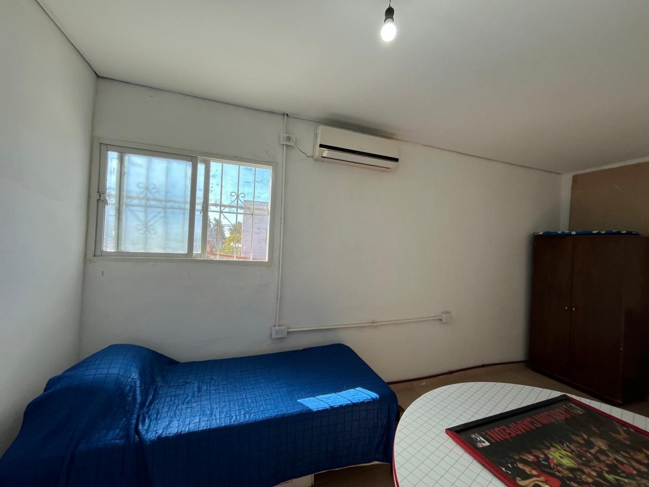 CASA + MONOAMBIENTE A LA VUELTA DE LAS 5 ESQUINAS UBICACION PRIVILEGIADA! OPORTUNIDAD UNICA!