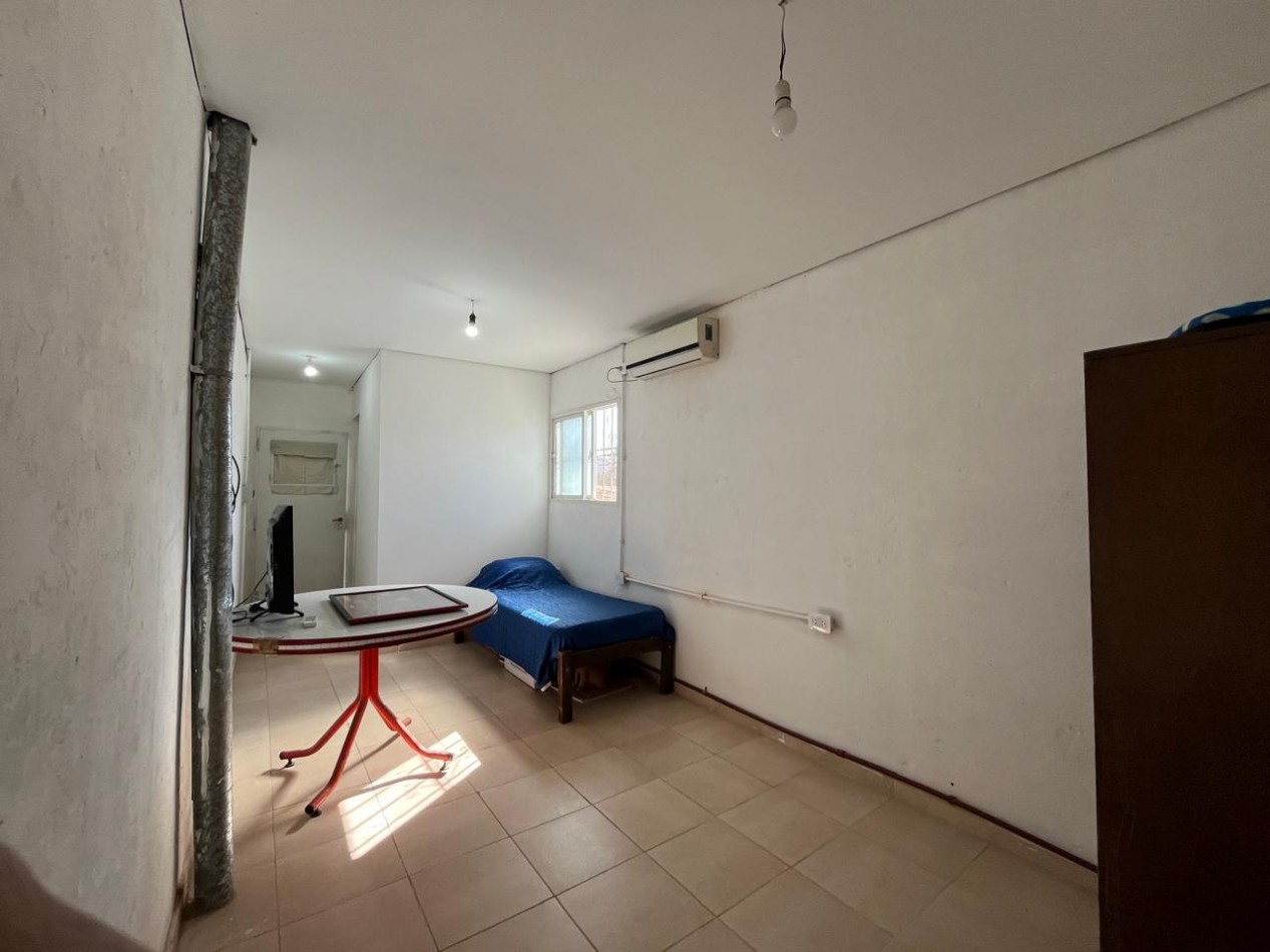 CASA + MONOAMBIENTE A LA VUELTA DE LAS 5 ESQUINAS UBICACION PRIVILEGIADA! OPORTUNIDAD UNICA!