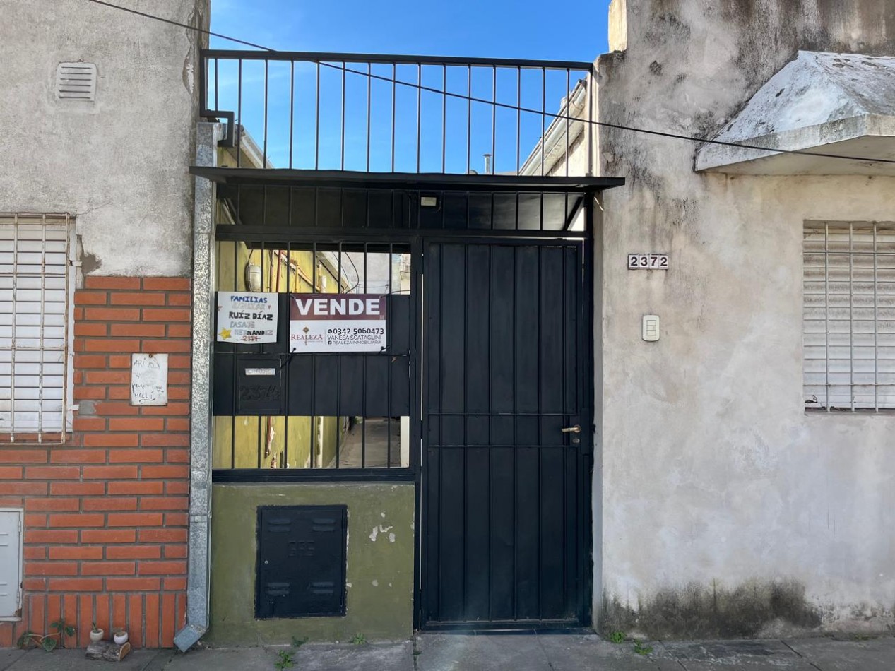 CASA + MONOAMBIENTE A LA VUELTA DE LAS 5 ESQUINAS UBICACION PRIVILEGIADA! OPORTUNIDAD UNICA!