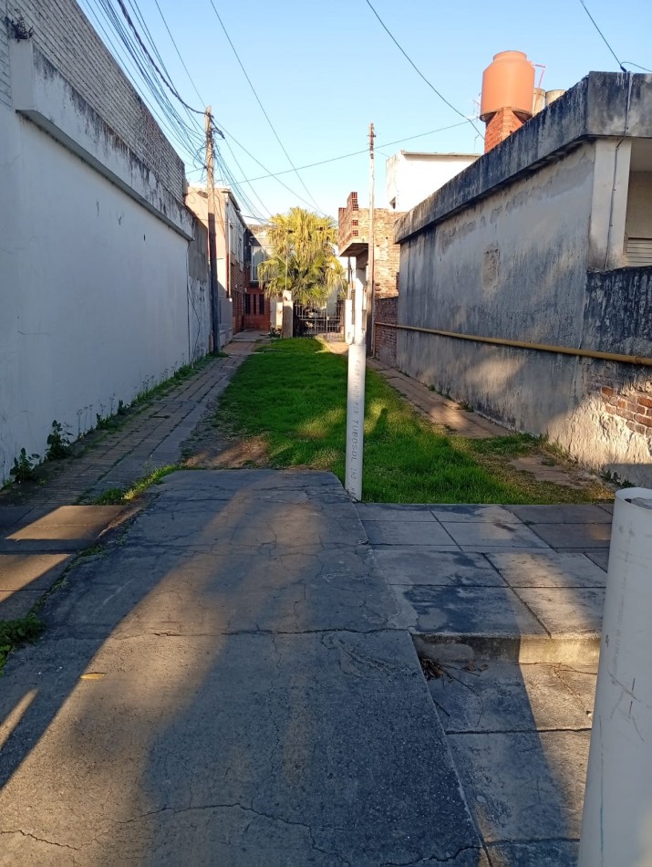 CASA INTERNA CON DEPARTAMENTO A REFACCIONAR BARRIO SARGENTO CABRAL