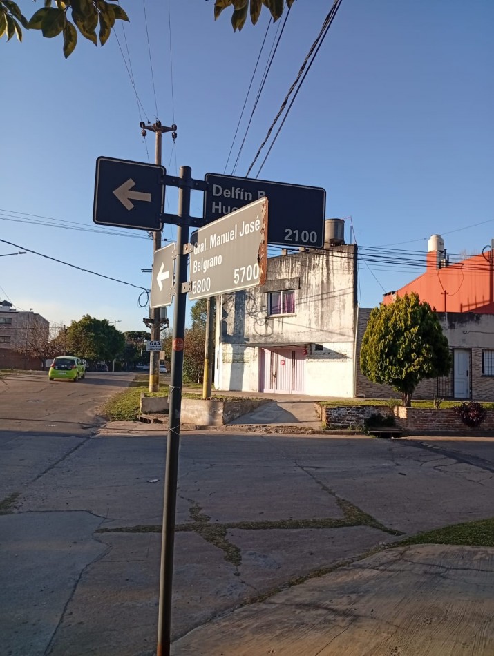 CASA INTERNA CON DEPARTAMENTO A REFACCIONAR BARRIO SARGENTO CABRAL