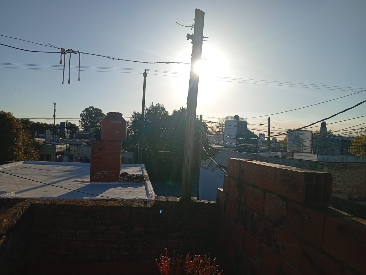 CASA INTERNA CON DEPARTAMENTO A REFACCIONAR BARRIO SARGENTO CABRAL