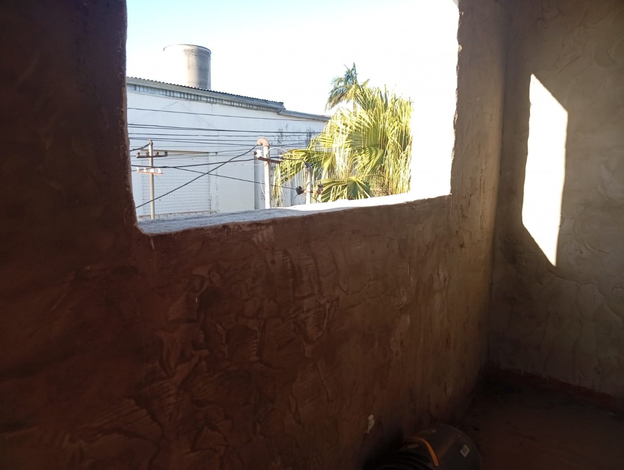 CASA INTERNA CON DEPARTAMENTO A REFACCIONAR BARRIO SARGENTO CABRAL